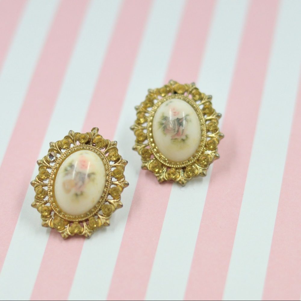 Gorgeous feminine Antique style floral earrings